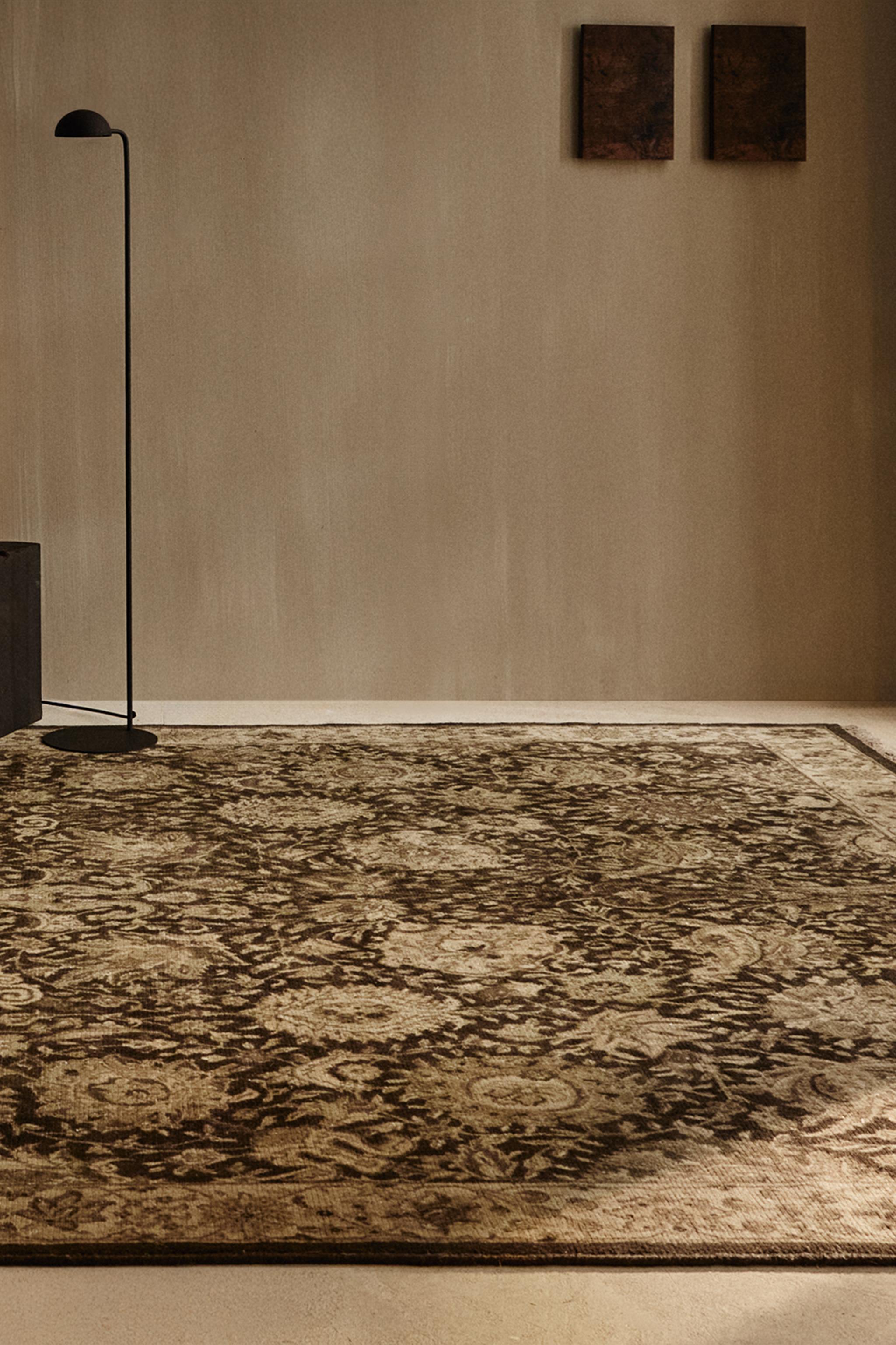 FLORAL WOOL BLEND AREA RUG